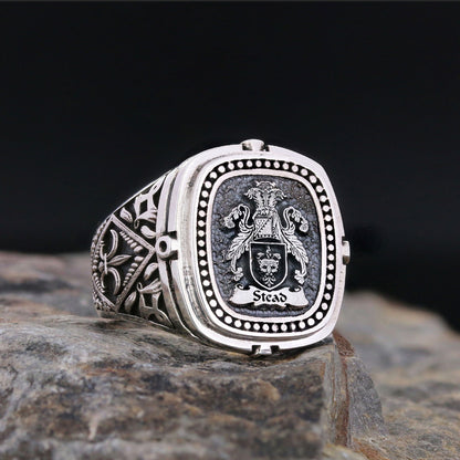 Model Crest Family Ring