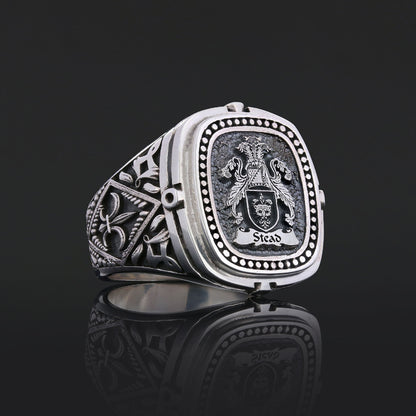 Model Crest Family Ring